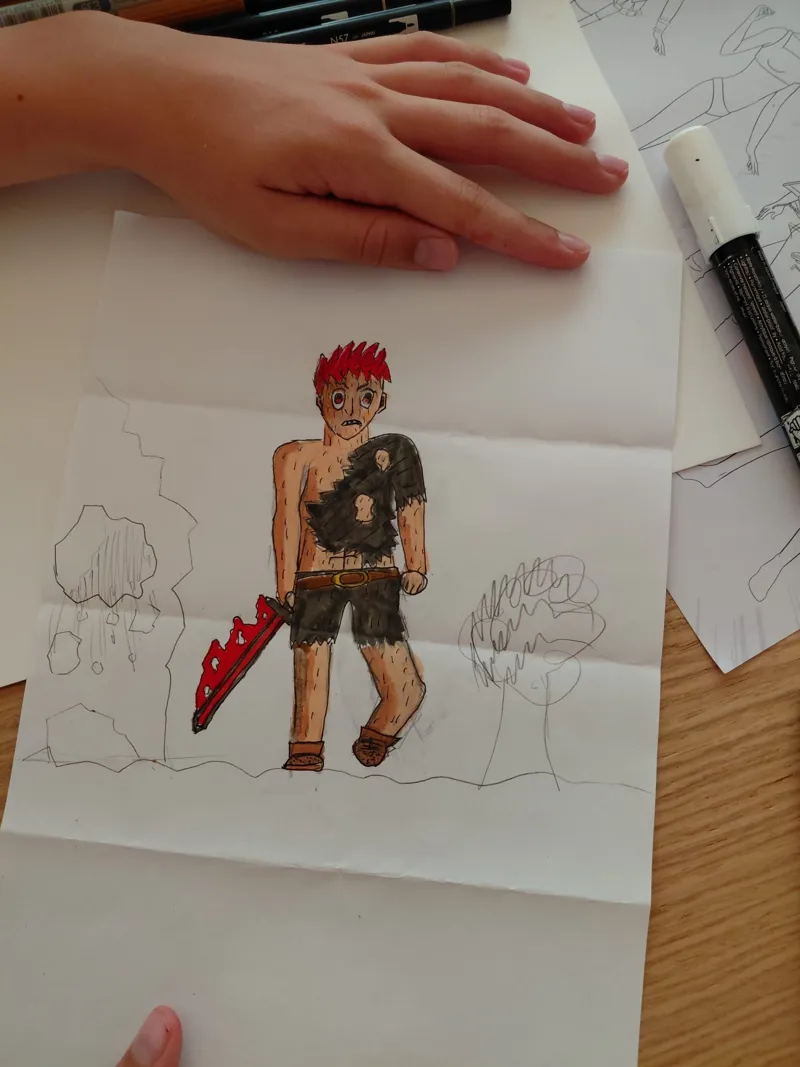 Atelier manga : des enfants dessinent et colorient leurs personnages aux feutres.