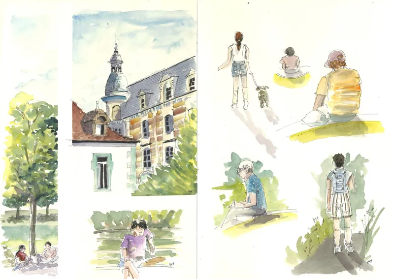 Doppelseite im Skizzenbuch: Fassade mit Türmchen und Silhouetten von sitzenden und spazierenden Passanten, in Aquarell.